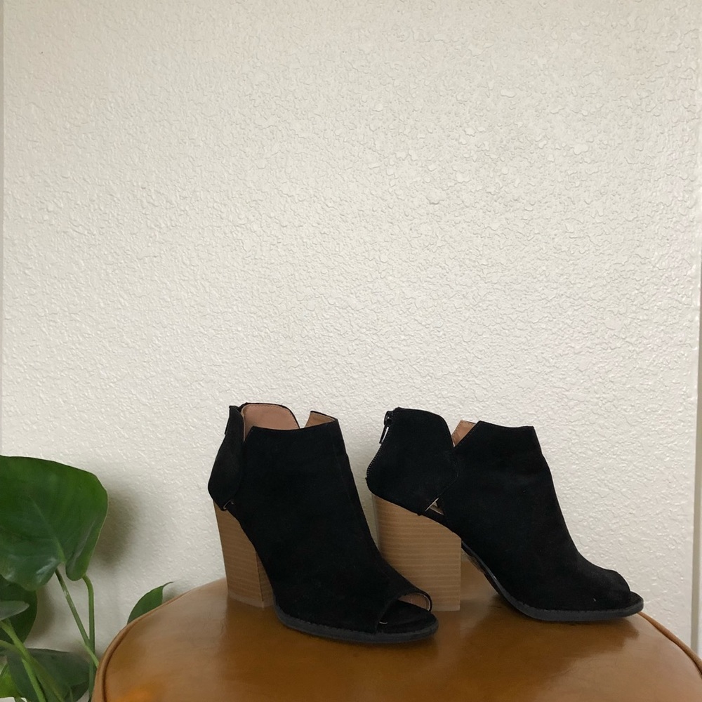 Black open toed bootie